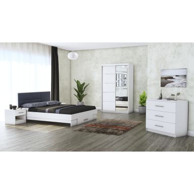 Dormitor Solano, alb, dulap 120 cm, pat cu tablie tapitata gri 140×200 cm, 2 noptiere, comoda